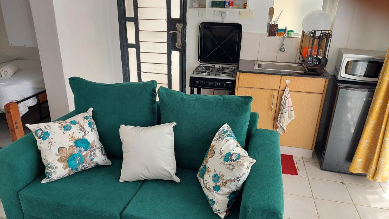 Cosy With Workspace अपार्टमेंट